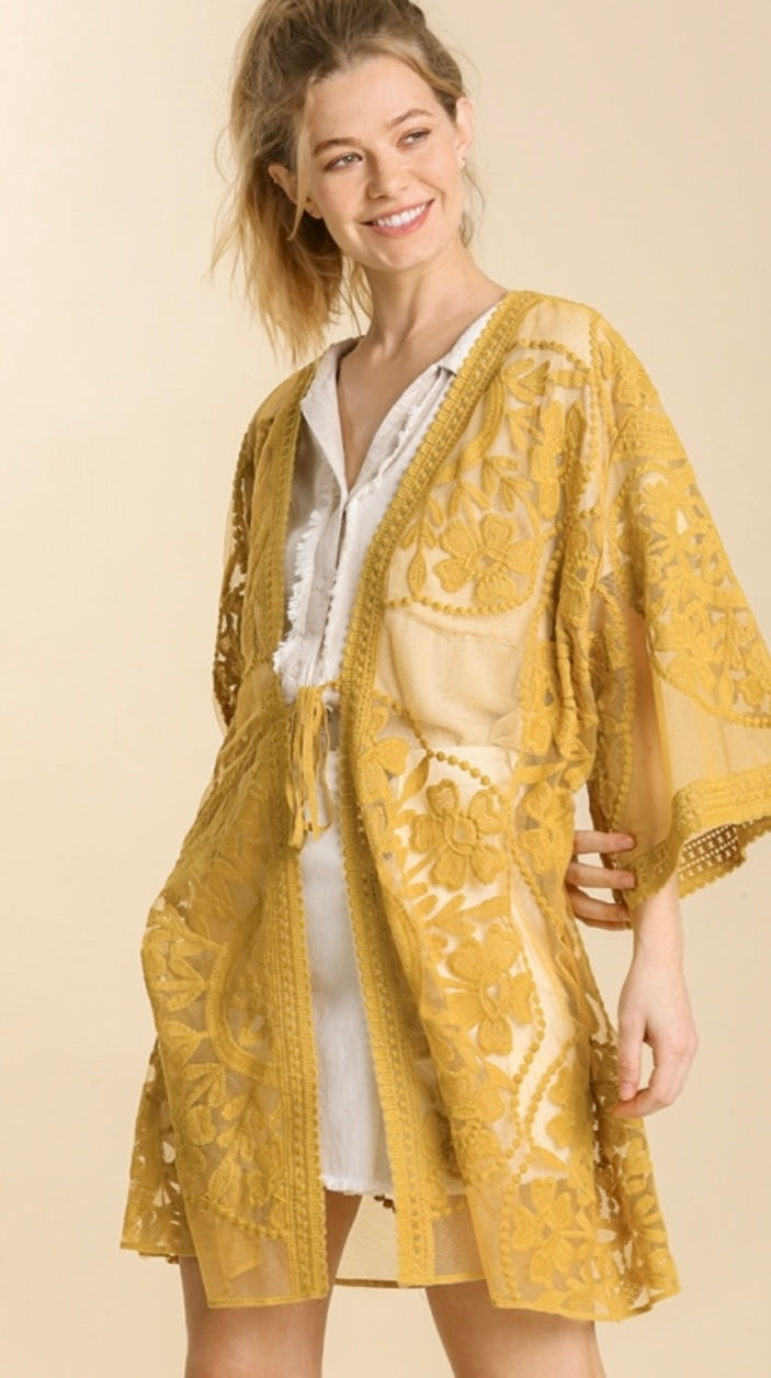 FLORAL LACE KIMONO