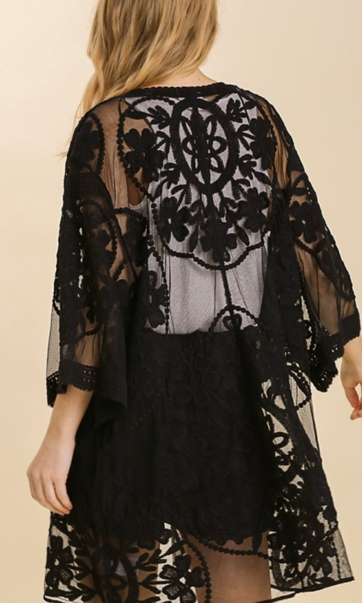 FLORAL LACE KIMONO