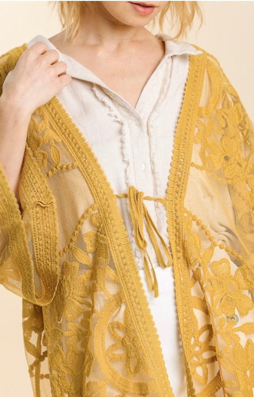 FLORAL LACE KIMONO